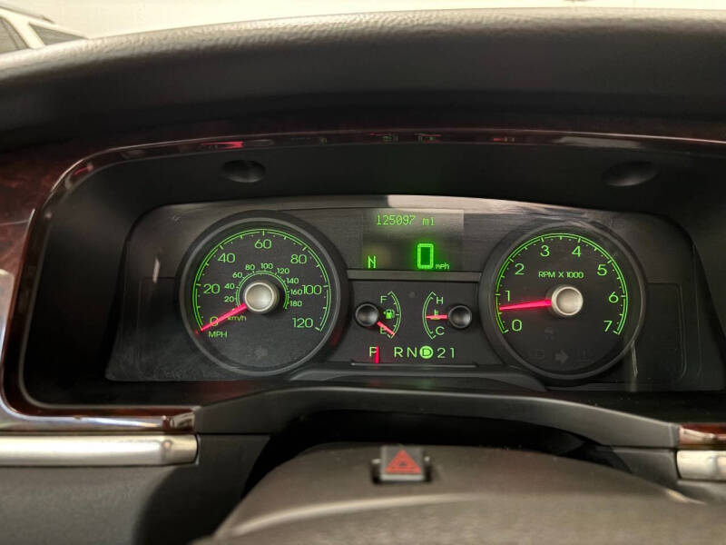 2006 Lincoln Town Car Signature Limited