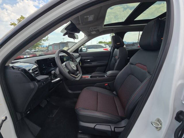 2025 Nissan Kicks SR