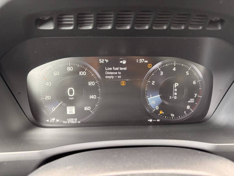 2016 Volvo XC90 T6 Momentum