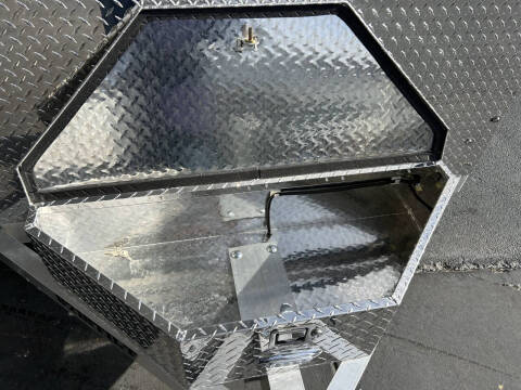 2026 Aluma 18’ Executive Tilt Tandem Axle