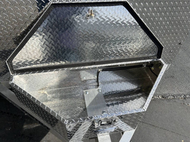 2026 Aluma 18’ Executive Tilt Tandem Axle