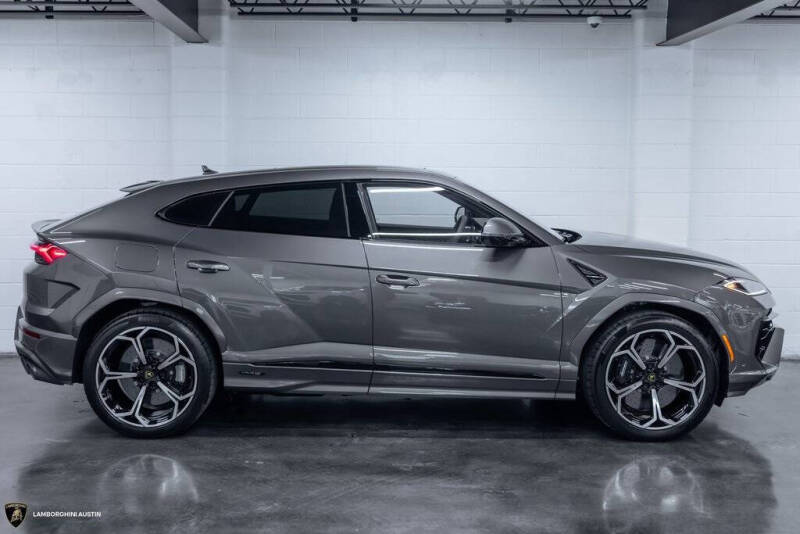 2025 Lamborghini Urus SE