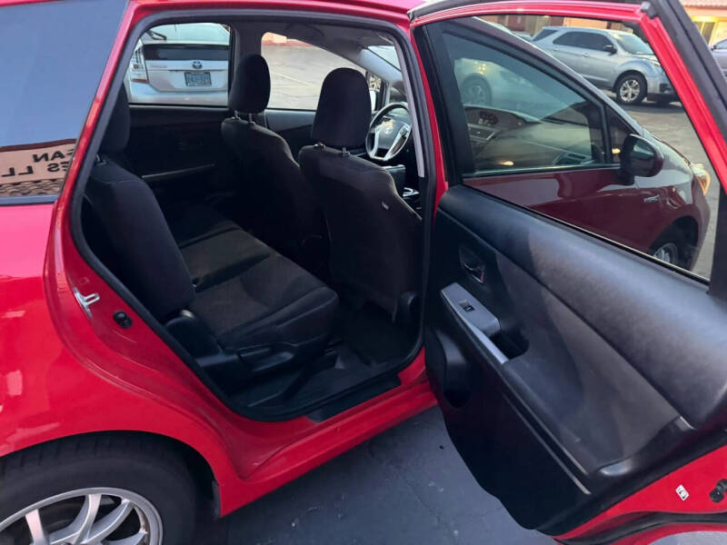2015 Toyota Prius v Three