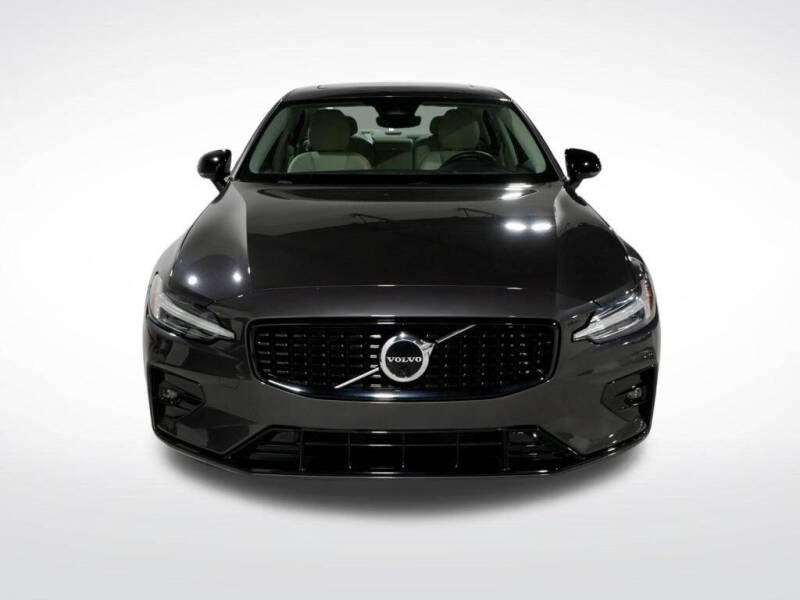 2023 Volvo S60 B5 Plus Dark Theme