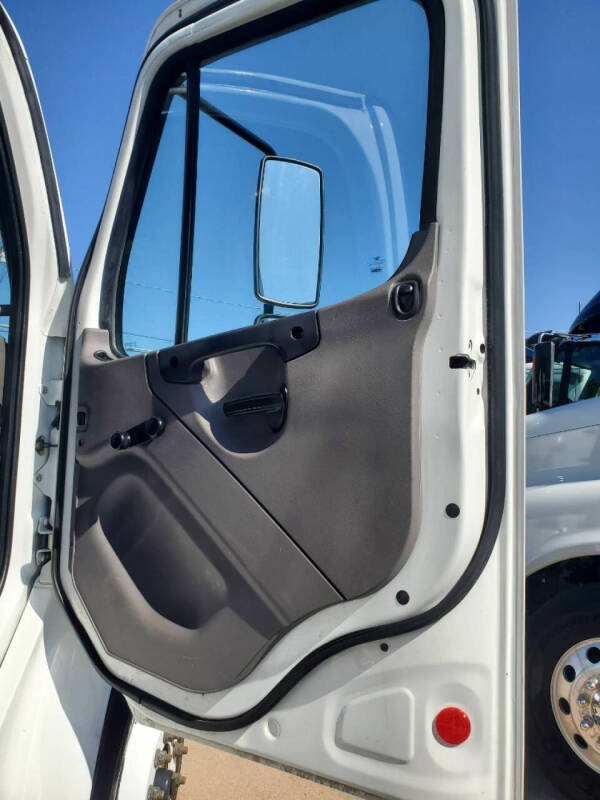 2020 Freightliner M2 106