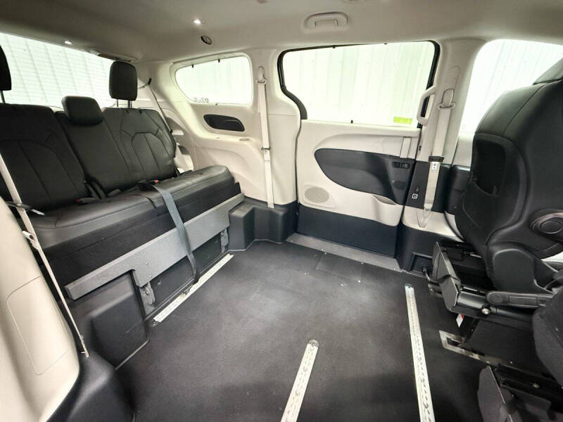 2020 Chrysler Pacifica Touring L