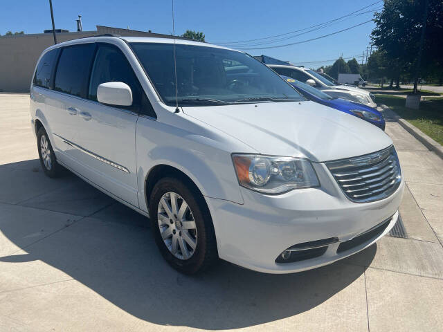 2016 Chrysler Town and Country for sale at ORCHARD LAKE AUTO SALES INC in Farmington Hills, MI