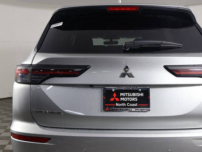2026 Mitsubishi Outlander ES