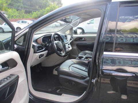 2017 Chrysler Pacifica Touring-L