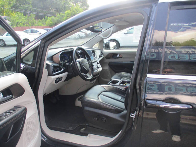 2017 Chrysler Pacifica Touring-L