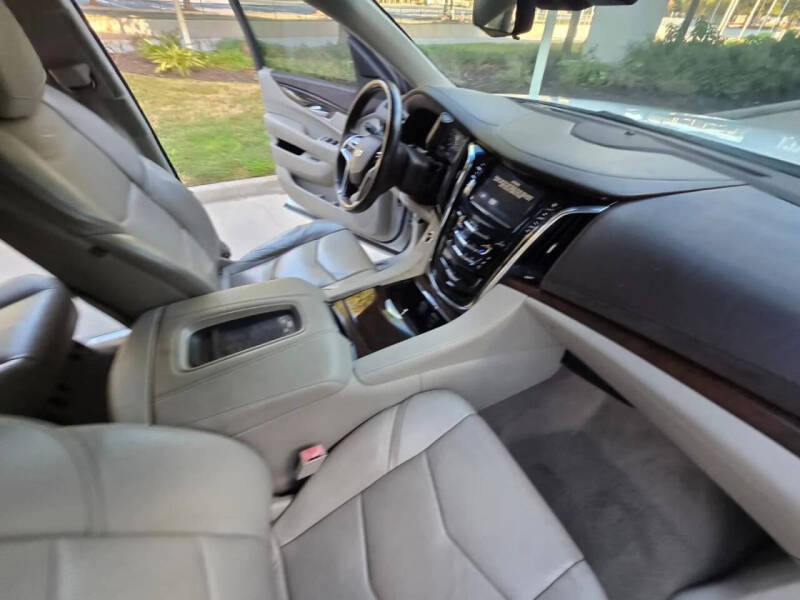 2017 Cadillac Escalade Luxury