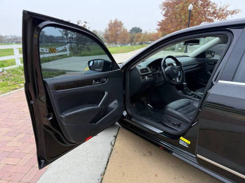 2014 Volkswagen Passat 1.8T SEL Premium PZEV
