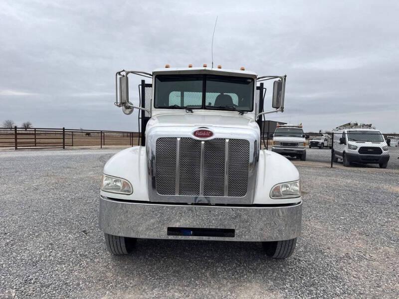 2009 Peterbilt 330