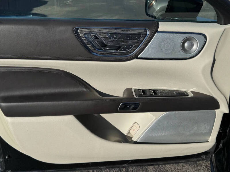 2017 Lincoln Continental Black Label