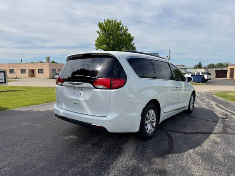 2017 Chrysler Pacifica Touring-L