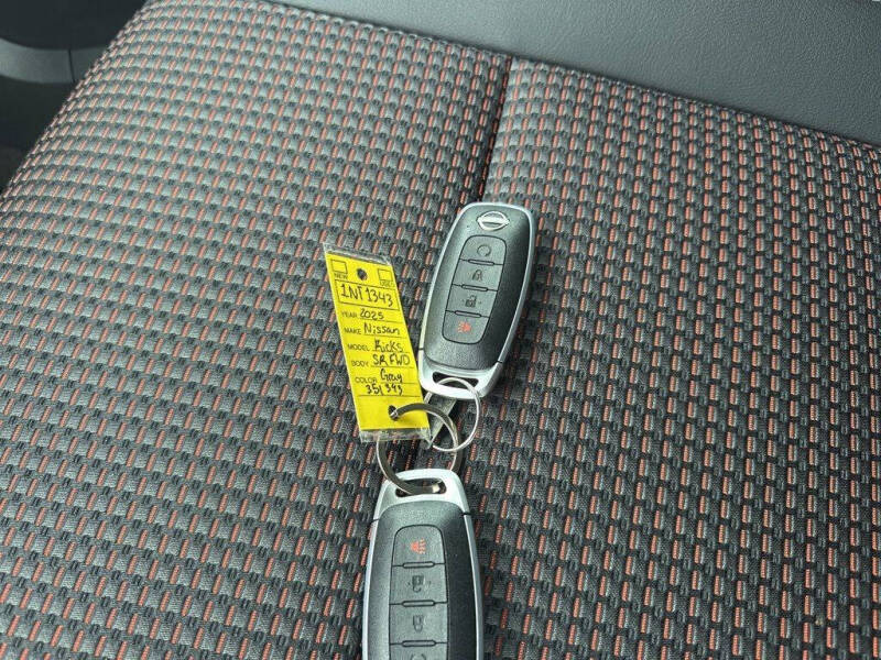 2025 Nissan Kicks SR