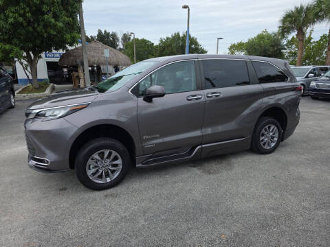 2021 Toyota Sienna XLE 8-Passenger