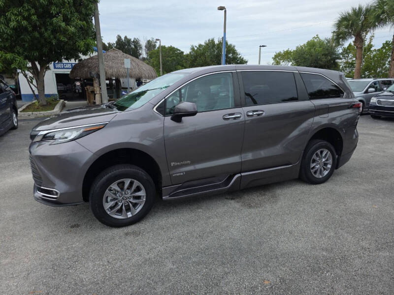 2021 Toyota Sienna XLE 8-Passenger