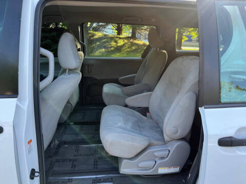 2015 Toyota Sienna L 7-Passenger