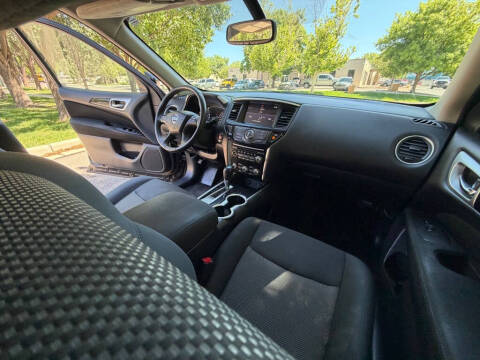 2017 Nissan Pathfinder S