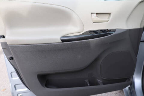 2011 Toyota Sienna LE 7-Passenger