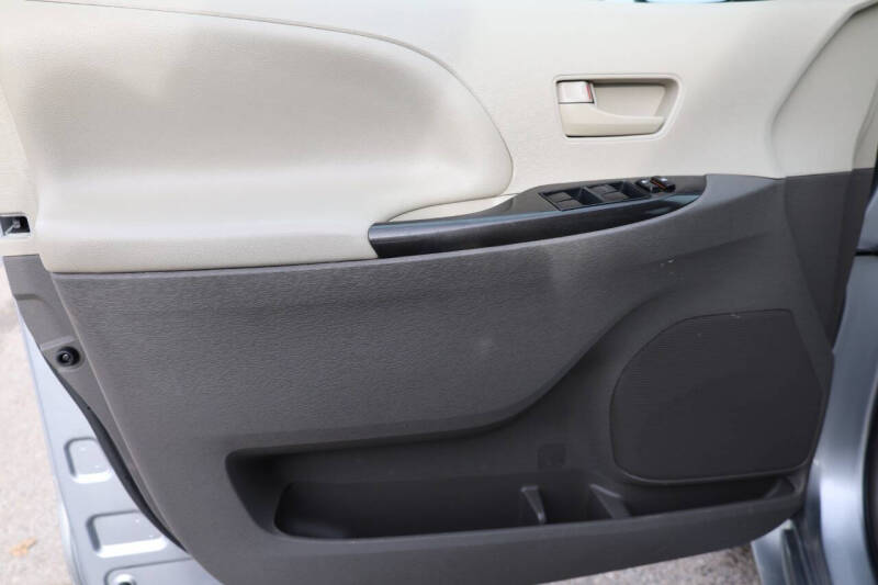 2011 Toyota Sienna LE 7-Passenger