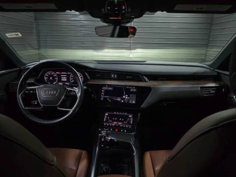 2022 Audi e-tron quattro Premium Plus