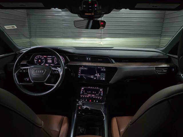 2022 Audi e-tron quattro Premium Plus