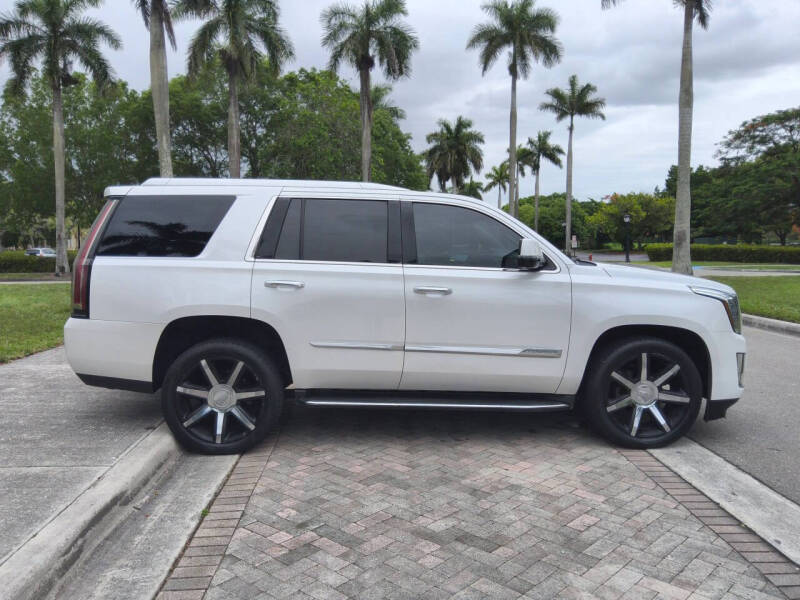 2016 Cadillac Escalade Luxury Collection