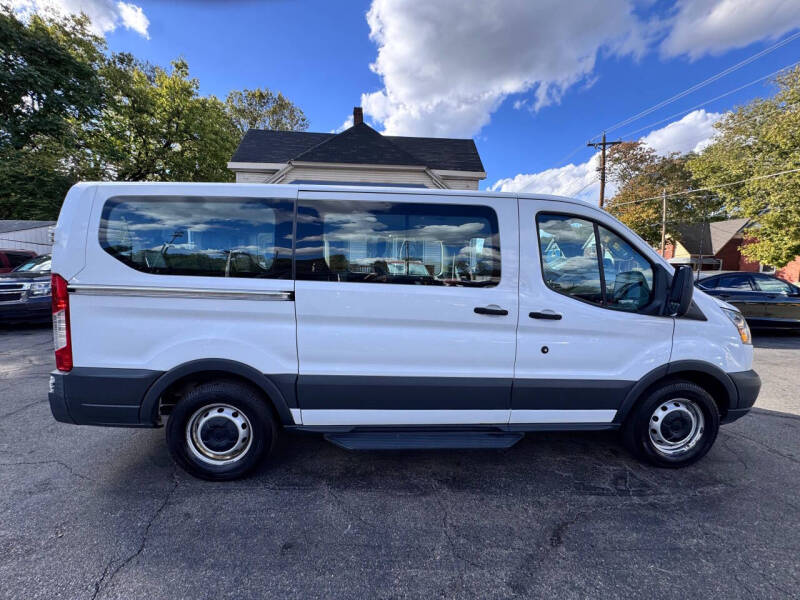 2018 Ford Transit Wagon XL's photo
