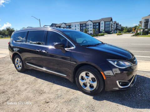 2017 Chrysler Pacifica Touring-L Plus