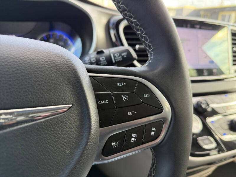 2024 Chrysler Pacifica Touring L