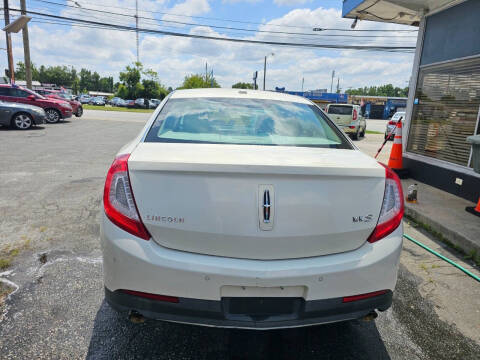 2013 Lincoln MKS