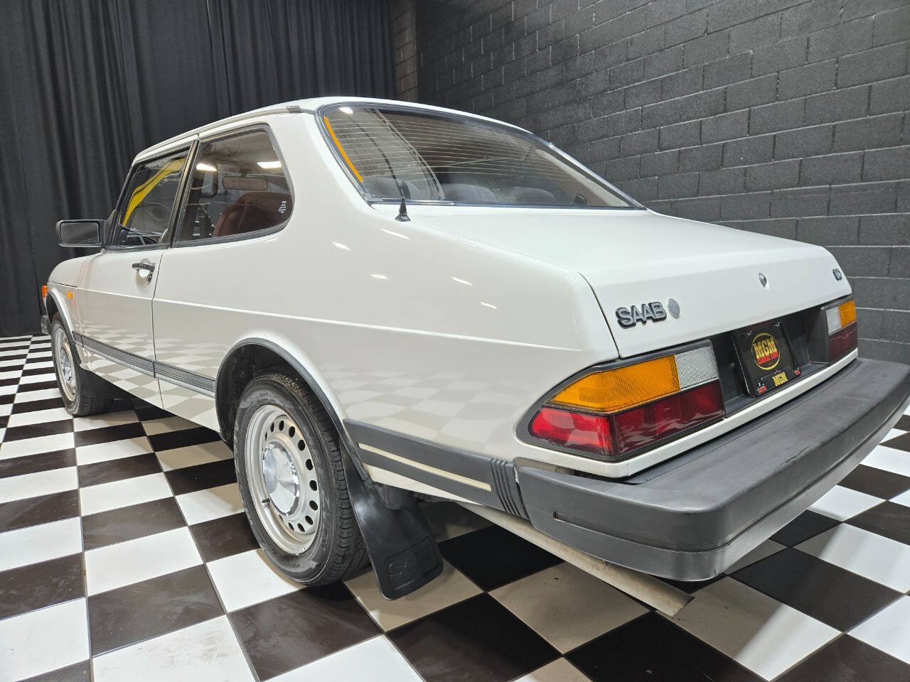 1986 Saab 900 32