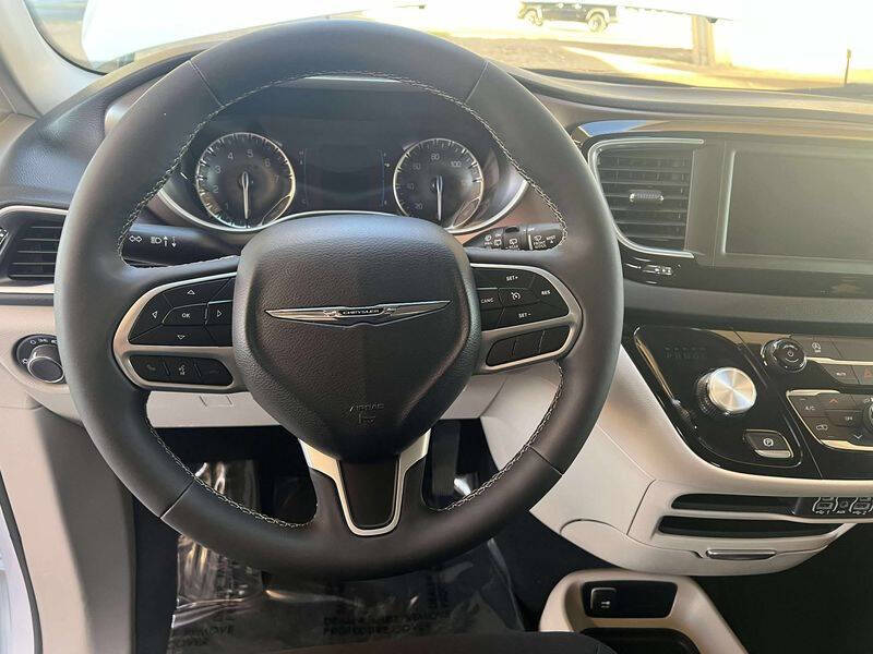 2024 Chrysler Voyager LX