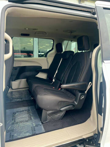 2017 Chrysler Pacifica LX