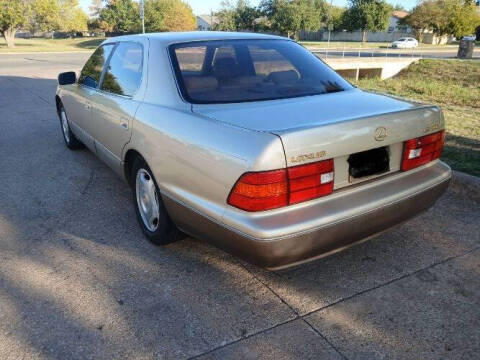 2000 Lexus LS 400
