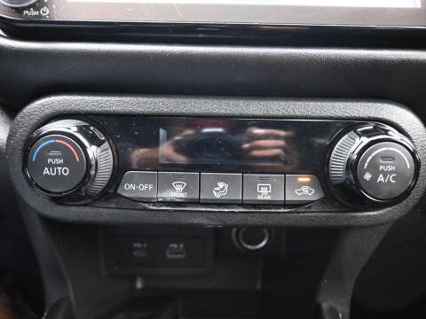 2022 Nissan Kicks SR