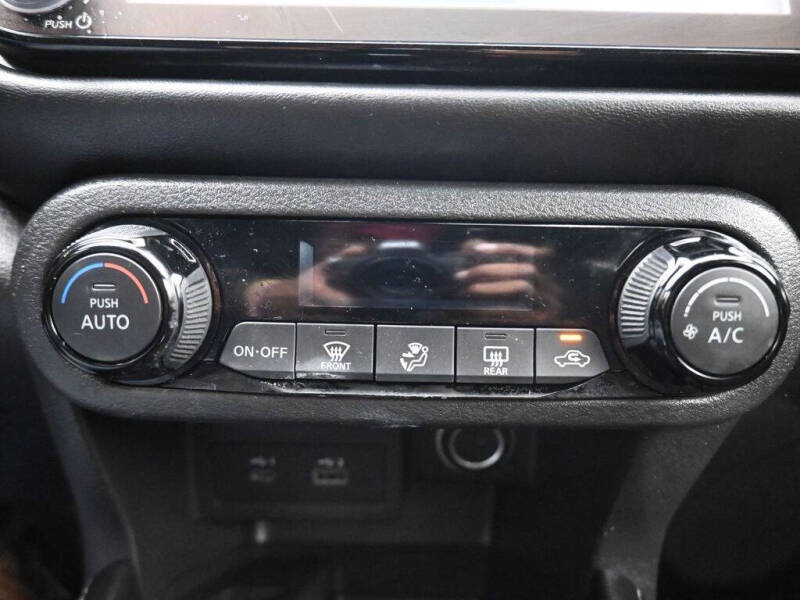 2022 Nissan Kicks SR