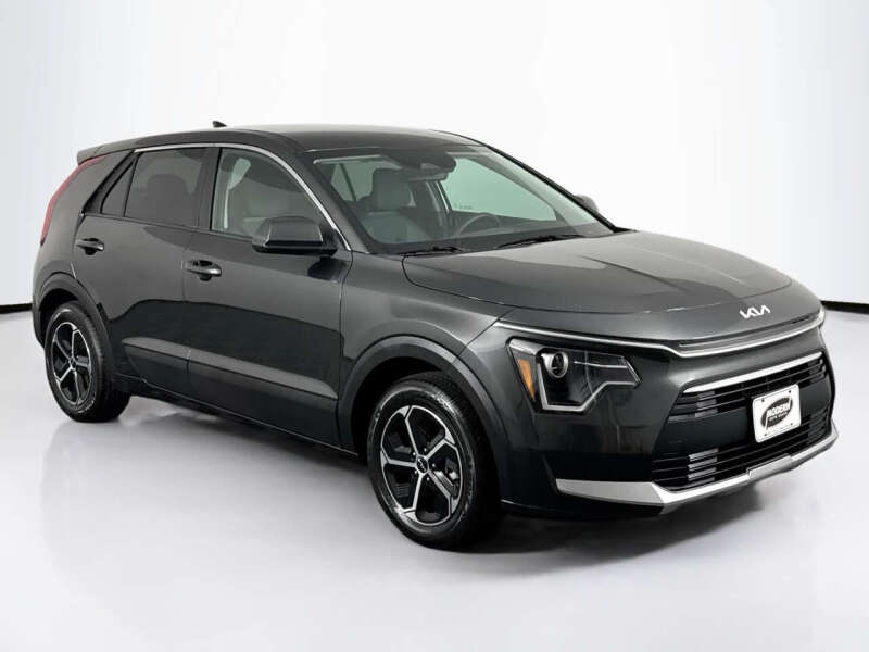 2023 Kia Niro LX