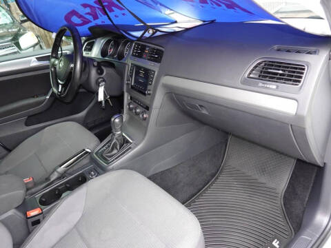 2017 Volkswagen Golf SportWagen