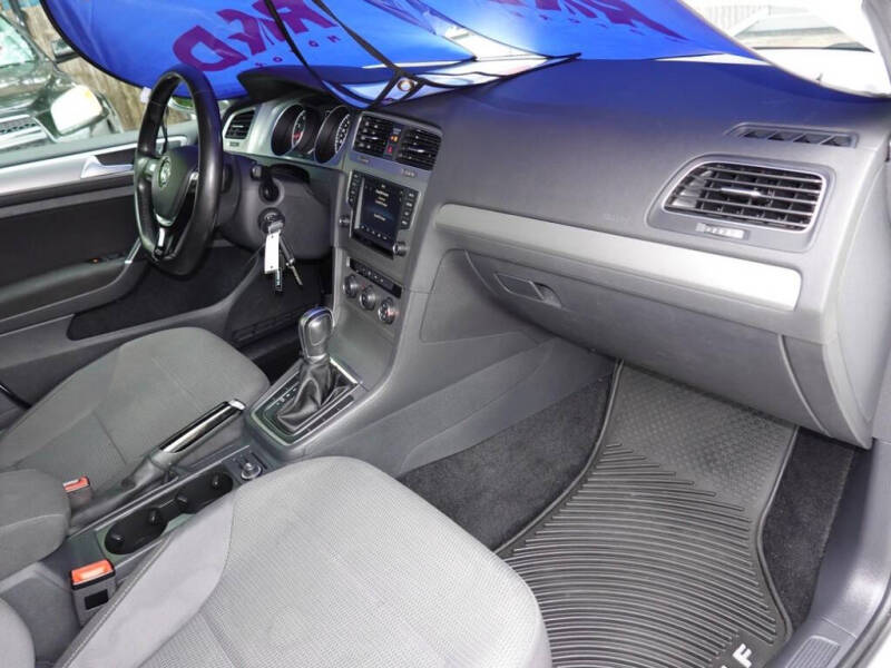 2017 Volkswagen Golf SportWagen