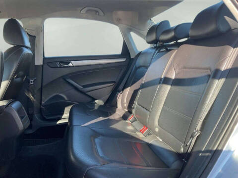 2014 Volkswagen Passat 1.8T Wolfsburg Edition PZEV