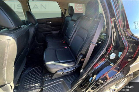 2023 Nissan Pathfinder SL