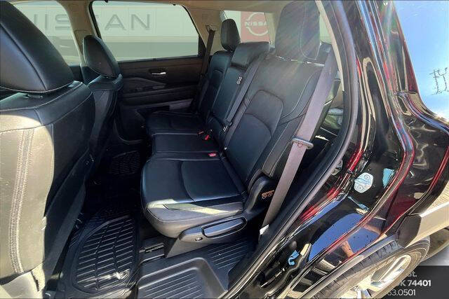 2023 Nissan Pathfinder SL