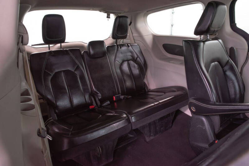 2024 Chrysler Pacifica Plug-In Hybrid Select
