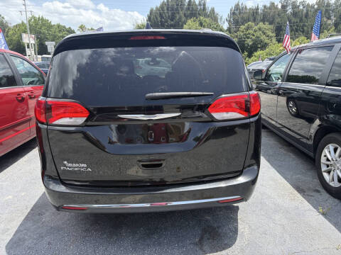 2017 Chrysler Pacifica Touring-L