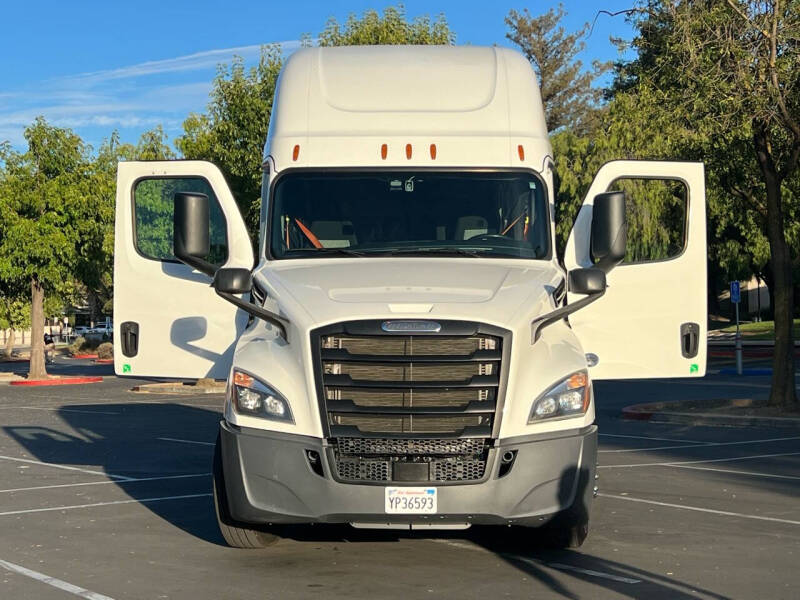 2020 Freightliner Cascadia