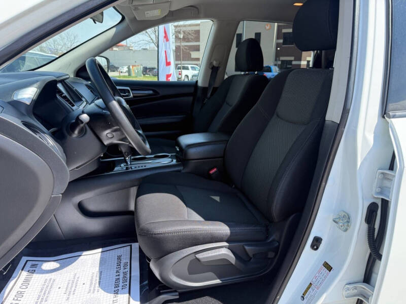 2020 Nissan Pathfinder S