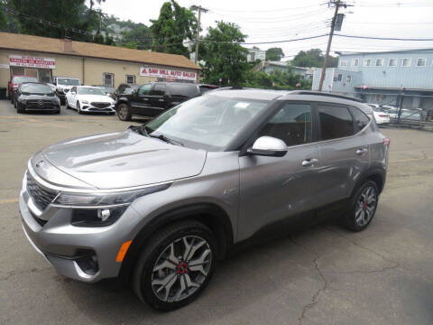 2021 Kia Seltos for sale at Saw Mill Auto in Yonkers NY